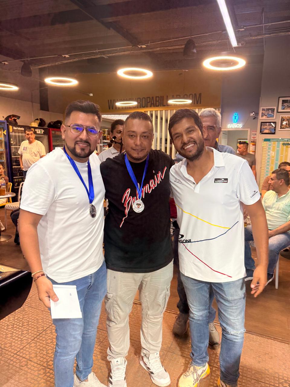 Jugadores con medallas durante la premiación del Campeonato por Parejas 2026